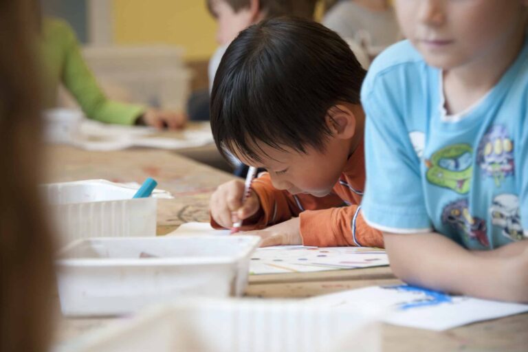 How does the Australian Education System works
