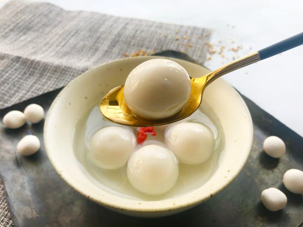Ce jour-là, les familles mangent ensemble du tangyuan