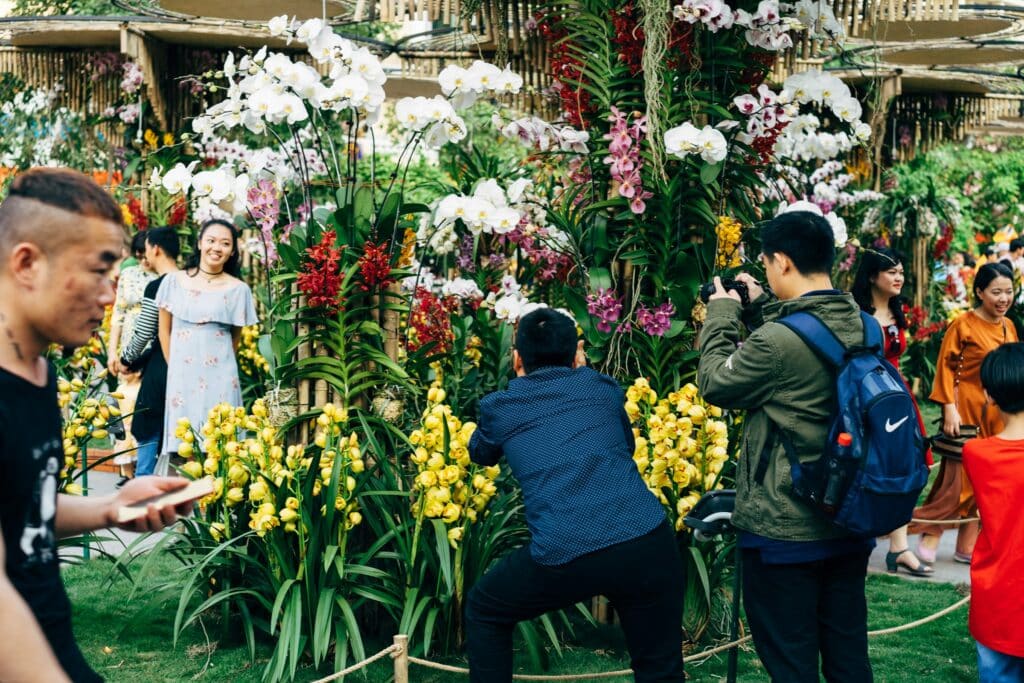 Pagbili ng bulaklak sa Vietnam.