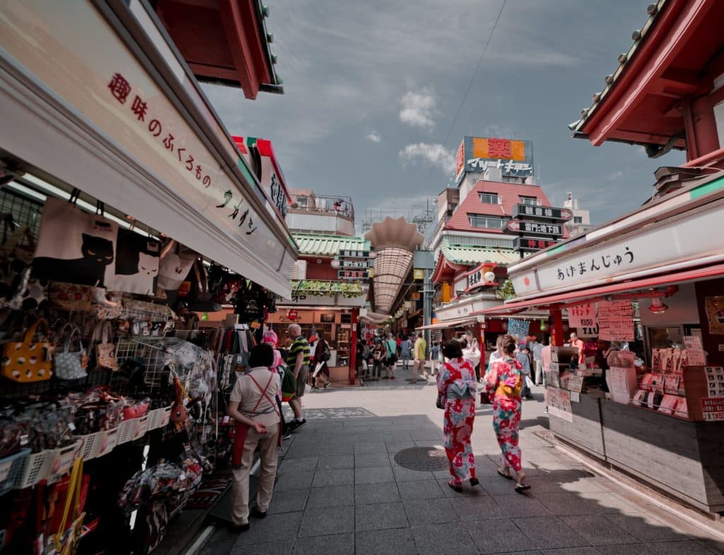 Valentine's Day in Japan - street view