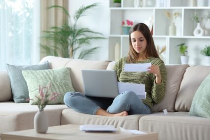 How to Cash a Check in the U.S. (With or Without a Bank Account)