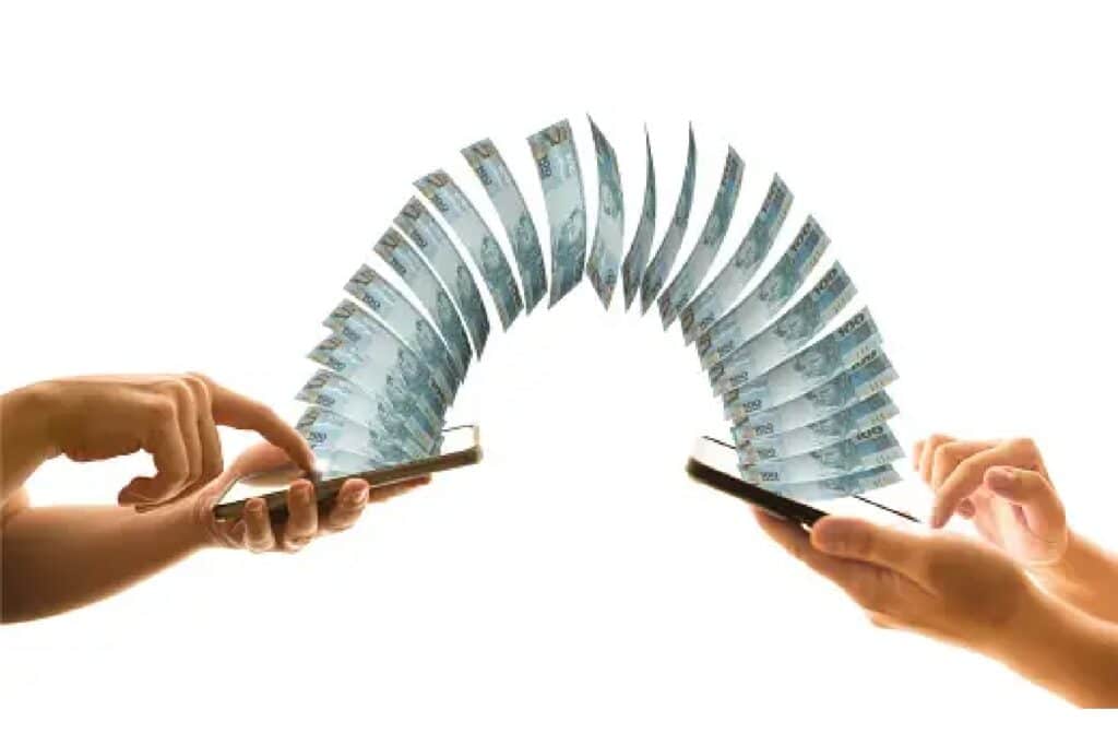 Larawang nagpapakita ng paglipat ng pera sa dalawang cellphone.