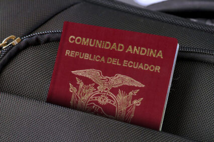 Cómo renovar el pasaporte ecuatoriano en España (2026): cita, requisitos, costes y plazos