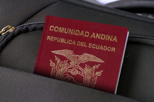 Cómo renovar el pasaporte ecuatoriano en España (2026): cita, requisitos, costes y plazos