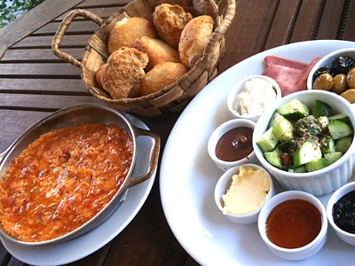 McNamara, CC BY-SA 3.0 <https://creativecommons.org/licenses/by-sa/3.0>, via Wikimedia Commons Menemen