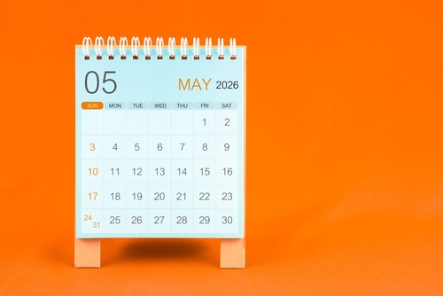 Bir takvim üzerinde Mayıs 2026 ayı