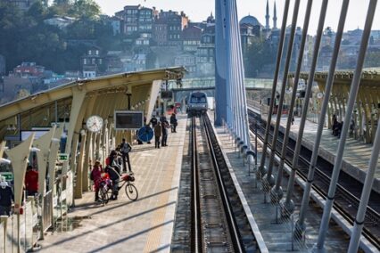 Türkiye Hızlı Tren Durakları: Şehirler, Güzergahlar ve Seyahat Rehberi