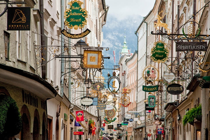 Street view Getreidegasse Salzburg