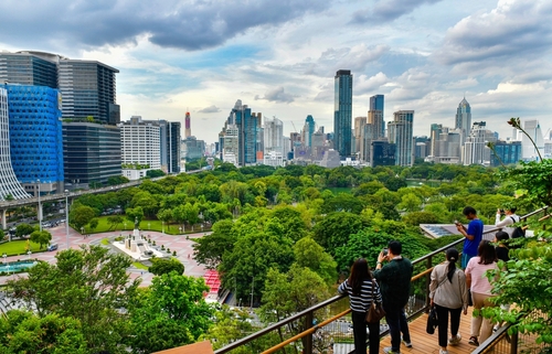 A viewpoint connecting Dusit Arun and Lumphini Parks, Dusit Central Park, the largest sky garden in Thailand.