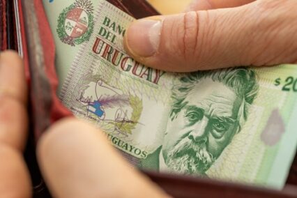 Uruguayan money, hands, opening, wallet, with, Uruguayan pesos.