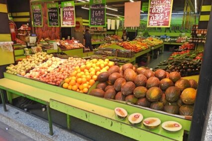 Su Fruta fresh fruit store with open store front on Avenida de la ciudad de Barcelona, Madrid.