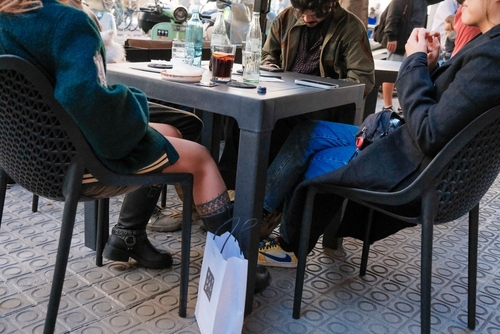 People at a table in an outdoor cafe in Barcelona