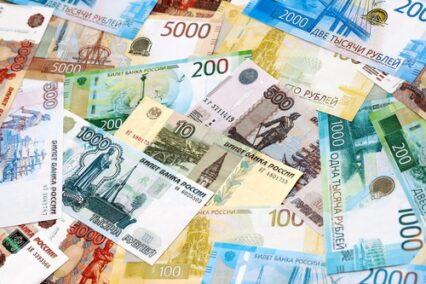 Trabajar en Rusia desde España (2026): requisitos, visado, permiso y cómo conseguir empleo