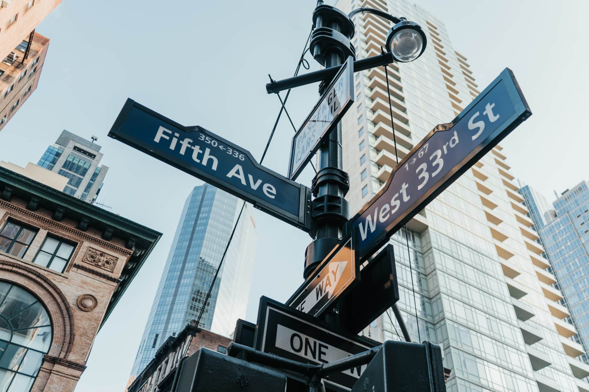 Les gratte-ciel de New-York avec les indications des rues