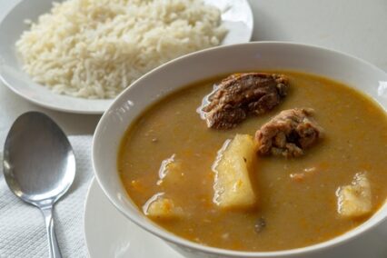 El sancocho dominicano: por qué es el plato nacional y cómo prepararlo en casa (receta paso a paso)