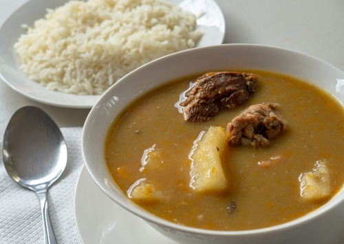 El sancocho dominicano: por qué es el plato nacional y cómo prepararlo en casa (receta paso a paso)