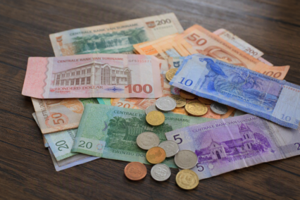 Par Quel Symbole Est Représenté Dollar Surinamais ?