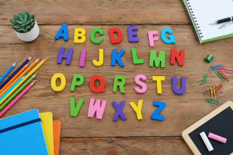 L’alphabet italien : Le guide complet pour les élèves français