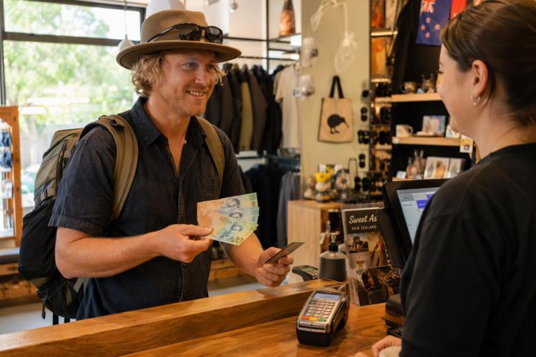Cash or Card in New Zealand: An Aussie’s Guide to Paying
