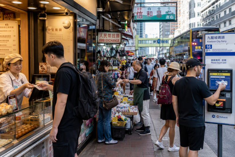 Cash or Card in Hong Kong: A Canadian Traveller’s Guide