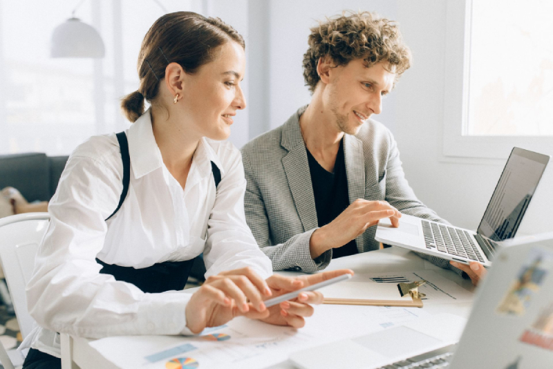 two colleagues at work